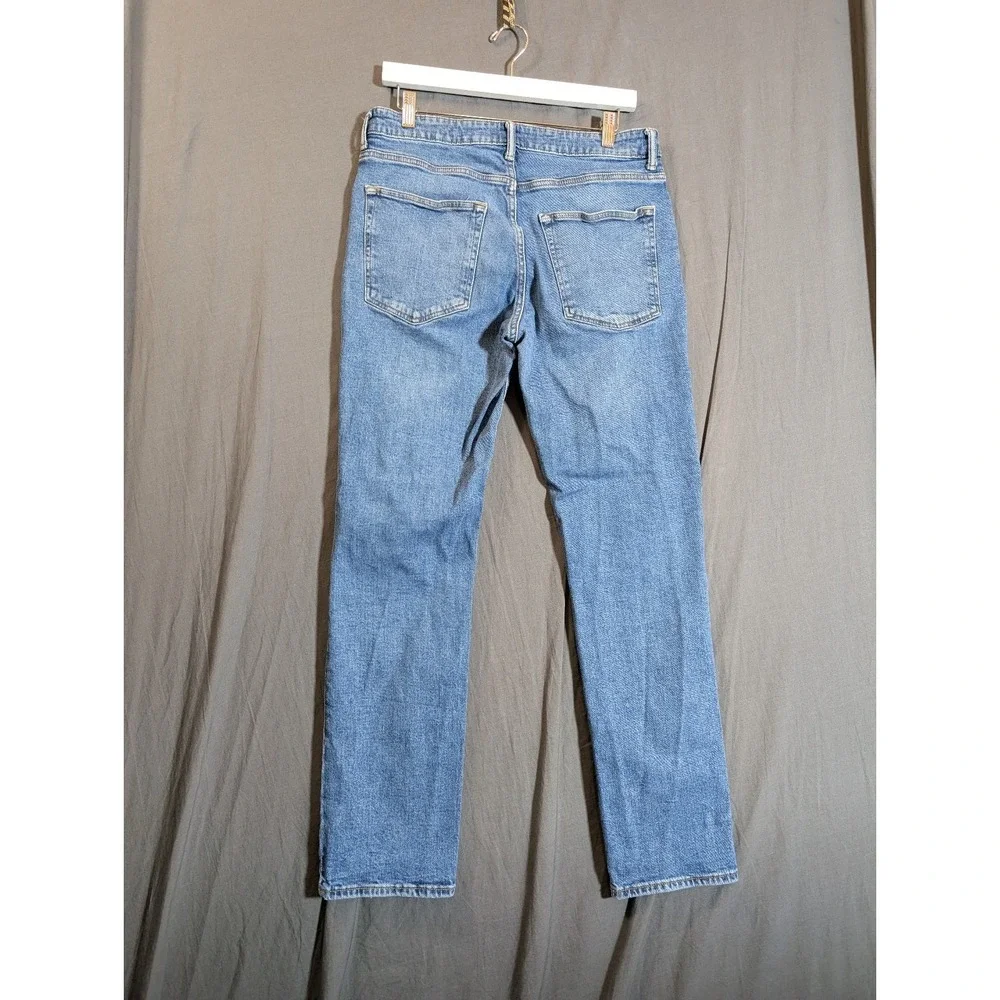 H&M‎ Essentials Blue Jeans Size 33x32 Regular Fit Light Wash Straight Leg